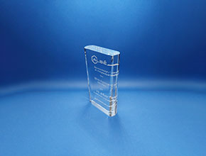 MERIT. Cristal óptico de 10x10x3.2 cms.