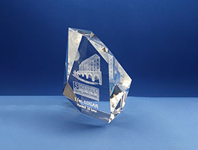 ICEBERG GRANDE. Cristal óptico de 15x12x5 cms.